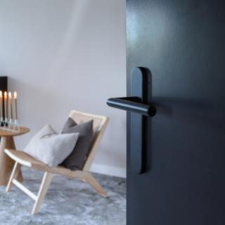 Deurklink met schild