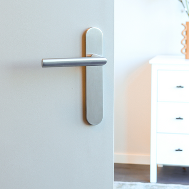 Ragusa deurklink RVS met afgerond schild