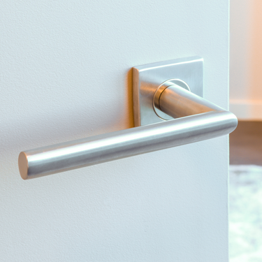 Ragusa deurklink RVS met vierkant rozet