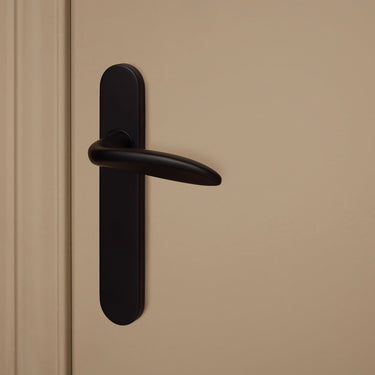 Benevento deurklink zwart met afgerond schild