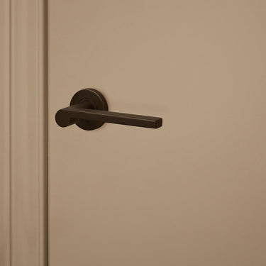 Caserta deurklink brons met rond rozet