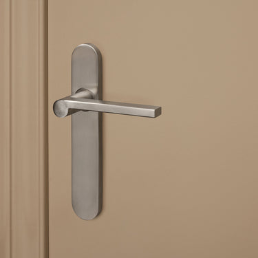 Caserta deurklink RVS met afgerond schild