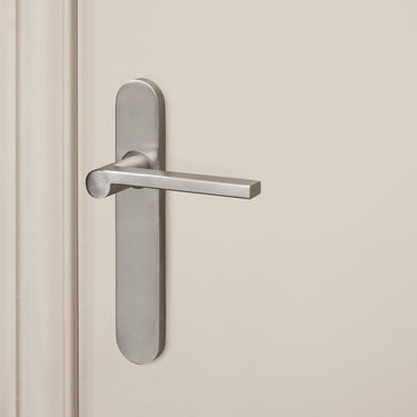 Caserta deurklink RVS met afgerond schild