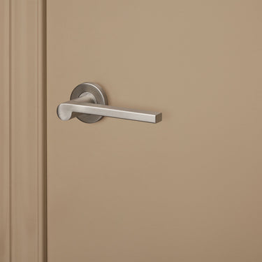 Caserta deurklink RVS met rond rozet