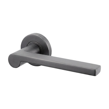 Caserta deurklink Gun Metal PVD gecoat met rond rozet