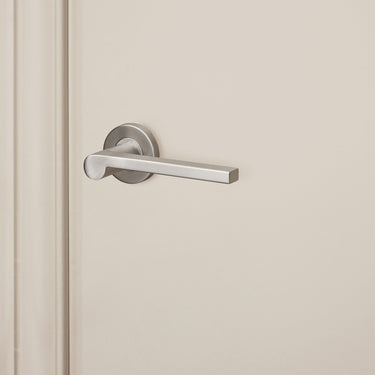 Caserta deurklink RVS met rond rozet