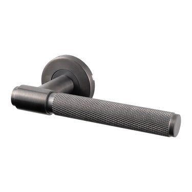 Cosenza deurklink Knurled Gun Metal PVD gecoat met rond rozet
