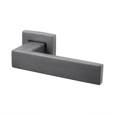 Imperio deurklink Gun Metal PVD gecoat met vierkant rozet