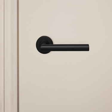 Mantua deurklink zwart met rond rozet