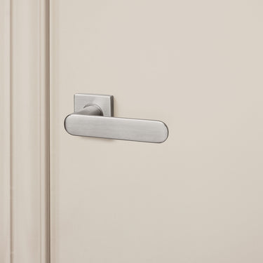 Novara deurklink RVS met vierkant rozet