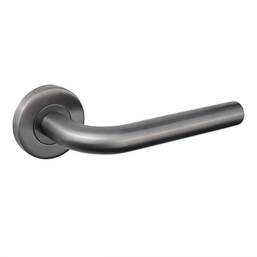 Oristano deurklink Gun Metal PVD gecoat met rond rozet