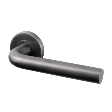 Oristano deurklink Gun Metal PVD gecoat met rond rozet
