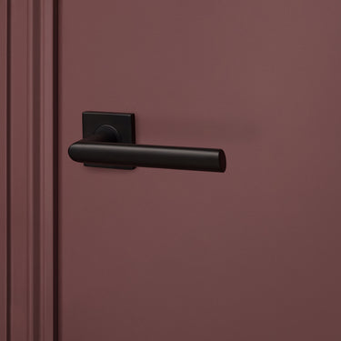 Ragusa deurklink zwart met rond rozet