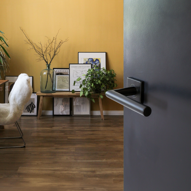 Zwarte deurklink Mantua vierkant rozet Lavuzo